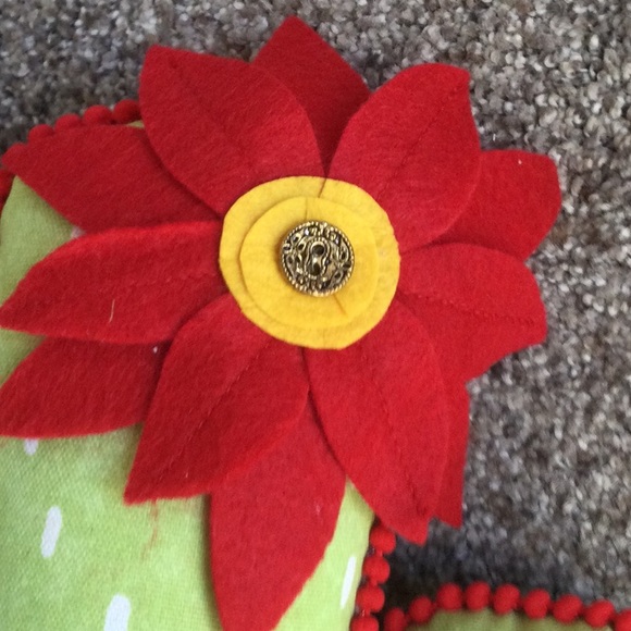 - Artist Made Christmas Cactus w/ Poinsettia Flower Pillow NEW - Picture 4 of 4